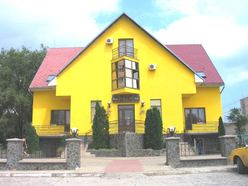 Duet Hotel Uzhhorod Exterior photo